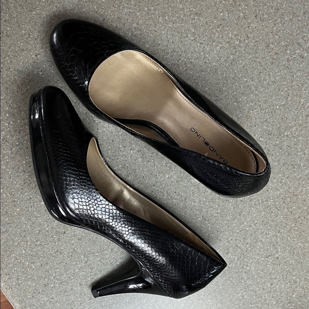 Bandolino Myone Elegant Black Textured Heels